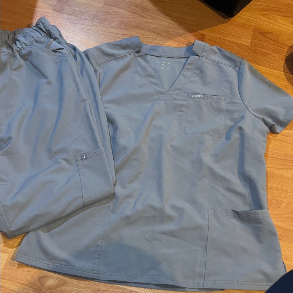 JAANUU Gray Scrubs Jogger Set